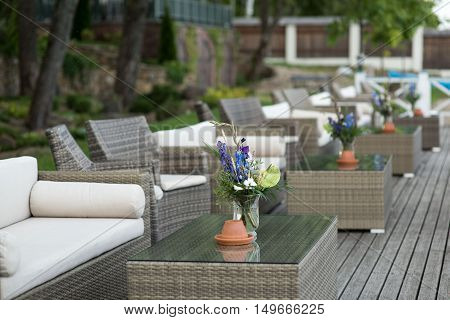 wedding decor on tables flowers blue and violet
