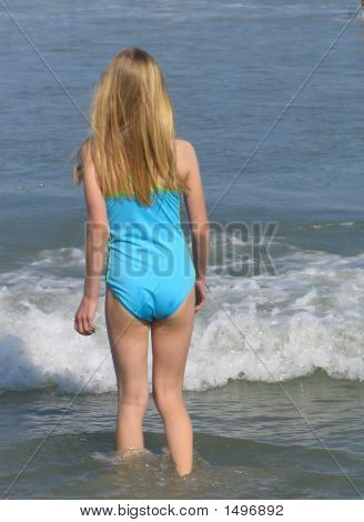 Menina no Oceano
