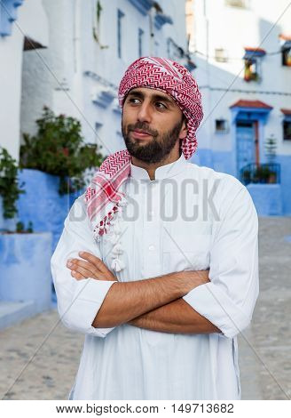 Young smiling handsome arabic man wearing traditional clothes