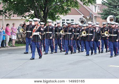 Usmc Marine styrker Reserve Band marcherende i en Parade