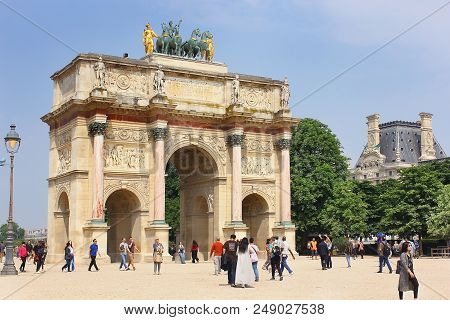 Paris, France -23 May 2018  Arc De Triomphe Du Carrousel At The Center Of Place Du Carrousel In The 