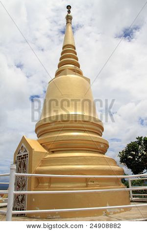 Stupa dorato