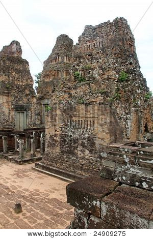 バンテアイ ・ サムレ寺院