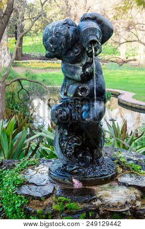 Melbourne, Australia - August 30, 2015: The Boy And Urn Fountain From Circa 1900 In Fitzroy Gardens 