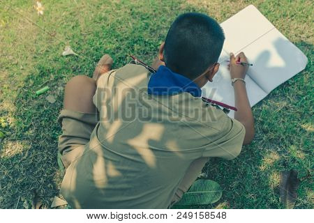 Students Try To Drawing Thai Motifs From Thai Architecture In The Temple.