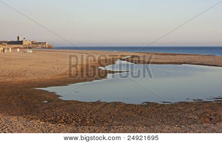 Der See von Carcavelos-Strand