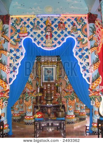 Cao Dai Alter