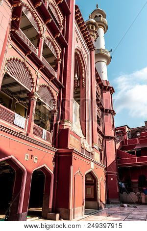 May 27,2018.interior Of Nakhoda Masjid,the Principal Mosque Of Kolkata, India, In The Chitpur Area O