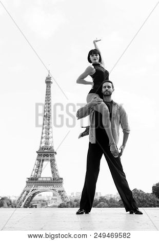 Dance Couple In Front Of Eifel Tower In Paris, France. Beatuiful Ballroom Dance Couple In Dance Pose