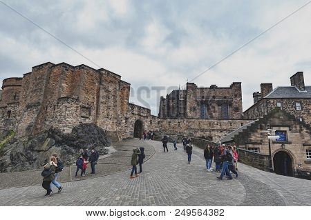 Edinburgh, Scotland - April 2018: Tourists At Foog Gate, The Principle Gate To The Upper Ward Inside