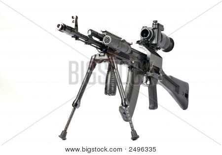 Maskingevær Kalashnikov på stativ og optiske Sight