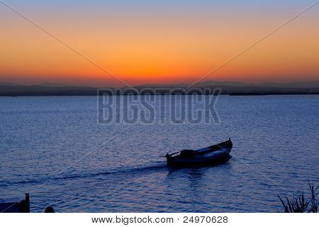 Albufera göl Valencia Akdeniz İspanya gün batımı tekne