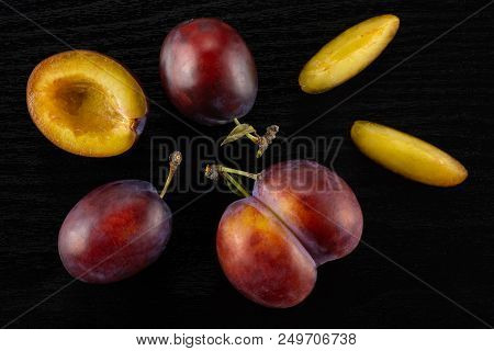 Group Of Three Whole One Half Two Slices Of Fresh Violet-blue Plum Vibrant Moyer Variety Flatlay On 
