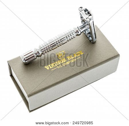 Winneconne, Wi - 13 July 2018: A Package Of A Vikings Blade The Chieftain Safety Razor On An Isolate
