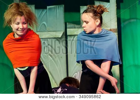 Tyumen, Russia - June 5, 2008: Festival At The Puppet Theater. Performance On Skit
