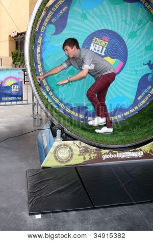 LOS ANGELES - lug 16: Kevin McHale Kevin McHale presso il FOX e Teen Choice 2nd Annual Energy Playgr