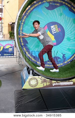 LOS ANGELES - lug 16: Kevin McHale Kevin McHale presso il FOX e Teen Choice 2nd Annual Energy Playgr