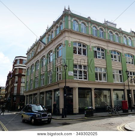 London / England Uk - Giugno 28, 2014: The Shopping Streets Of Soho, City Of Westminster, Central Lo