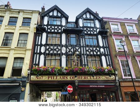 London / England Uk - Giugno 28, 2014: The Shopping Streets Of Soho, City Of Westminster, Central Lo