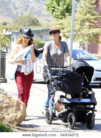 MALIBU - JUN 10: Jillian Michaels, Heidi Rhoades, syn Phoenix, córka Lukensia się na spacer na