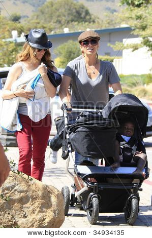 MALIBU - JUN 10: Jillian Michaels, Heidi Rhoades, syn Phoenix, córka Lukensia się na spacer na