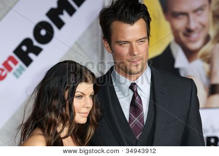 HOLLYWOOD, CA - JAN 27: Josh Duhamel & Fergie z Black Eyed Peas uczestniczyć idealna When In Rome