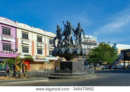 Manado, North Sulawesi, Indonesia - August 5, 2015: Statue Of A Freedom Fighters In Manado Center On