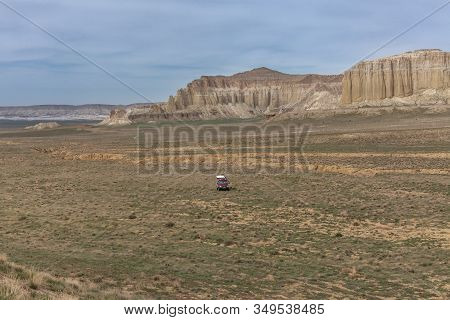 The Ustyurt Plateau. Tourists Travel By Car. District Of Boszhir. The Bottom Of A Dry Ocean Tethys. 