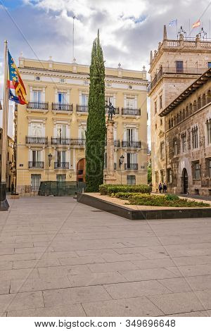Valencia, Spain - November 3, 2019: Manises Square Or Plaza De Manises With The Building Of The Hote