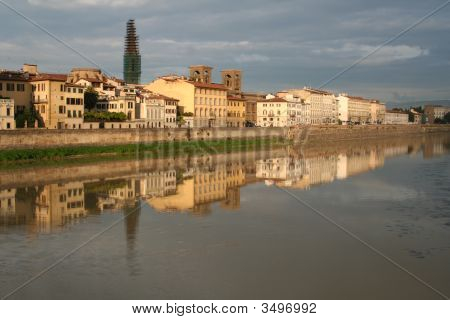 Italien. Florenz. Kai des Flusses Arno