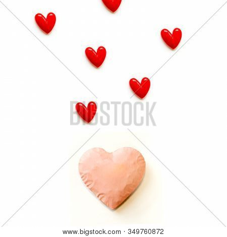 The Red Small Hearts Overflow Around The Pink Heart, And Fly Upwind.and Pink Background And Copy Spa