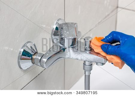 Close-up Of The Shower Faucet And Showerhead Cleaning Process From Lime Scale, White Chalk Sediment 