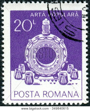 Romania - Circa 1982: A Stamp Printed In Romania, Depicted Household Utensils, Wooden Canteen And Si
