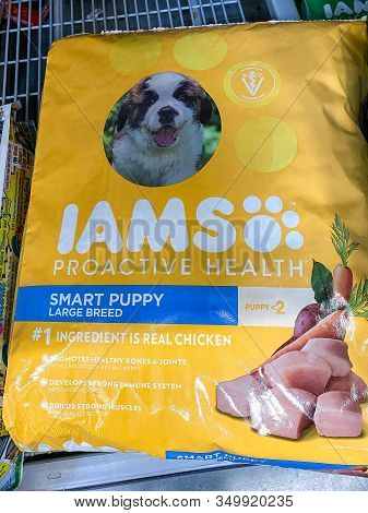 Orlando, Fl/usa-2/6/20:   A Display Of Iams  Dog Food At A Walmart Superstore Ready For Pet Owners T