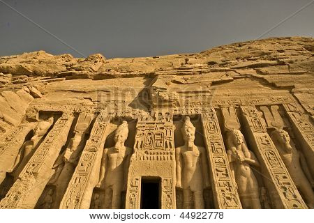 Facade af tempel af dronning Nefertari