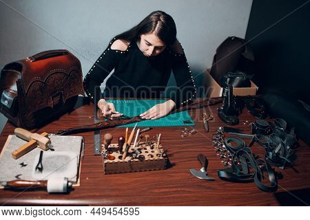 Embossing Cerving Stamping Tooling Modeling Kiridash Leather. Tanner Woman Making Leather Bag Belt P
