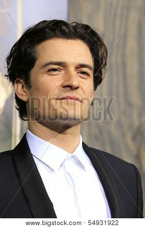 LOS ANGELES - DEC 2: Orlando Bloom at the premiere of Warner Bros' 'The Hobbit: The Desolation of Smaug' at the Dolby Theater on December 2, 2013 in Los Angeles, CA