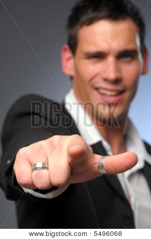 Uomo vestito