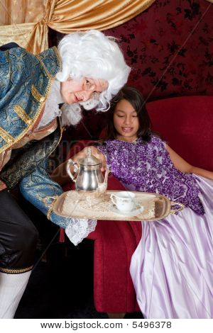 Servir el té a la señora
