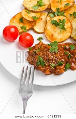 Rindfleischeintopf und Bratkartoffeln