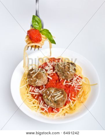 Spaghetti mit Frikadellen