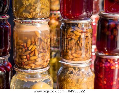 Pine tree cones jam