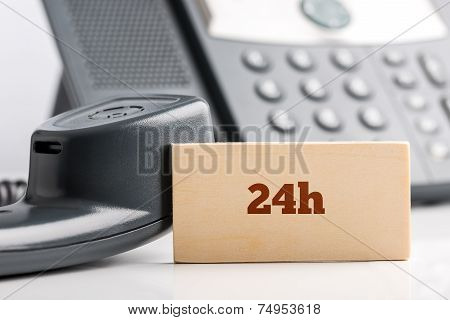 24H Telephone Support Concept