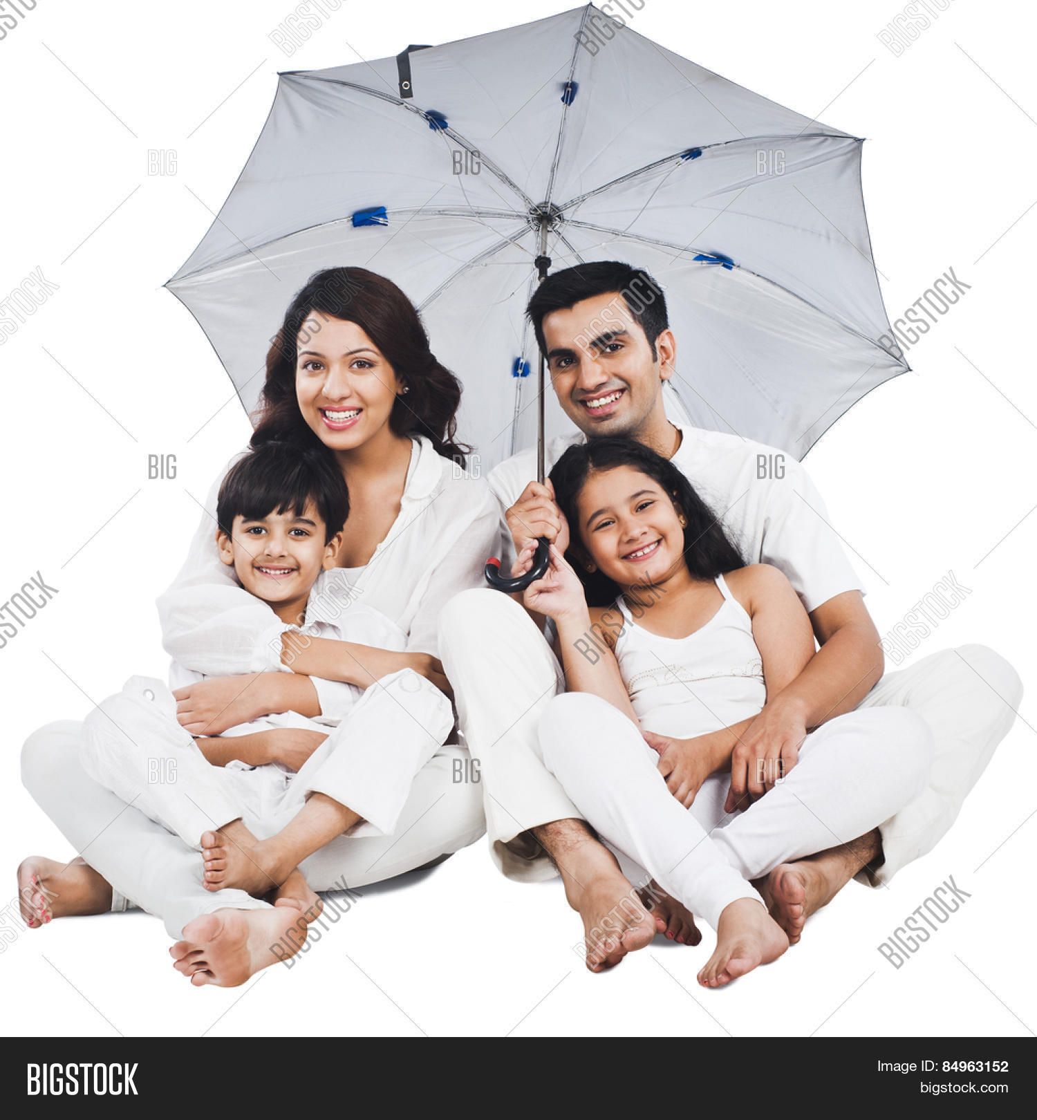 Under family. фотосессия семьи с тремя детьми. Three families under one roof. семейная фотосессия. Welcome to our family.