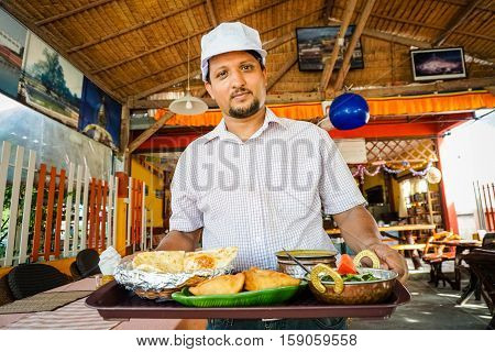 Indian chef serving food on Sony a6300 29, 9 fps HD