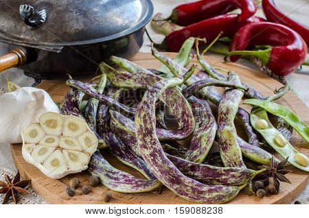 Purple Speckled Kidney Beans With Pods On Wooden Round Board