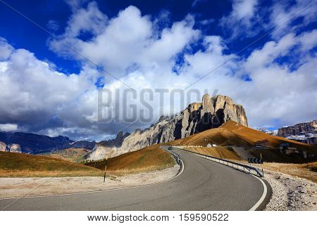 Winding road in the Sasso Lungo, Dolomites, Italy, Europe