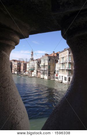 Blick auf St. mark's Glockenturm und Grand canal