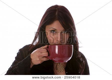 caffè, latte e coco concetti gode di una bellissima giovane donna una tazza di caffè, latte, cocco caldo o