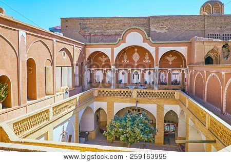 Kashan, Iran - October 22, 2017: The Inner Yard In Residential Mansion, Decorated With Persian Patte